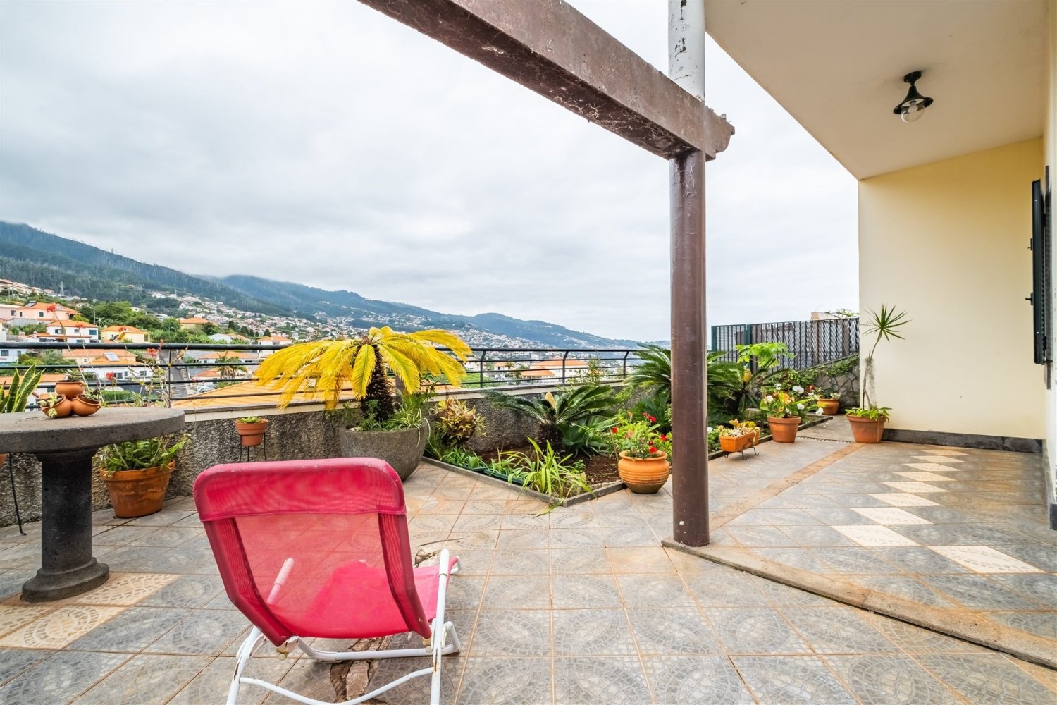 Casa de 3 dormitorios en Funchal, Portugal No. 135171