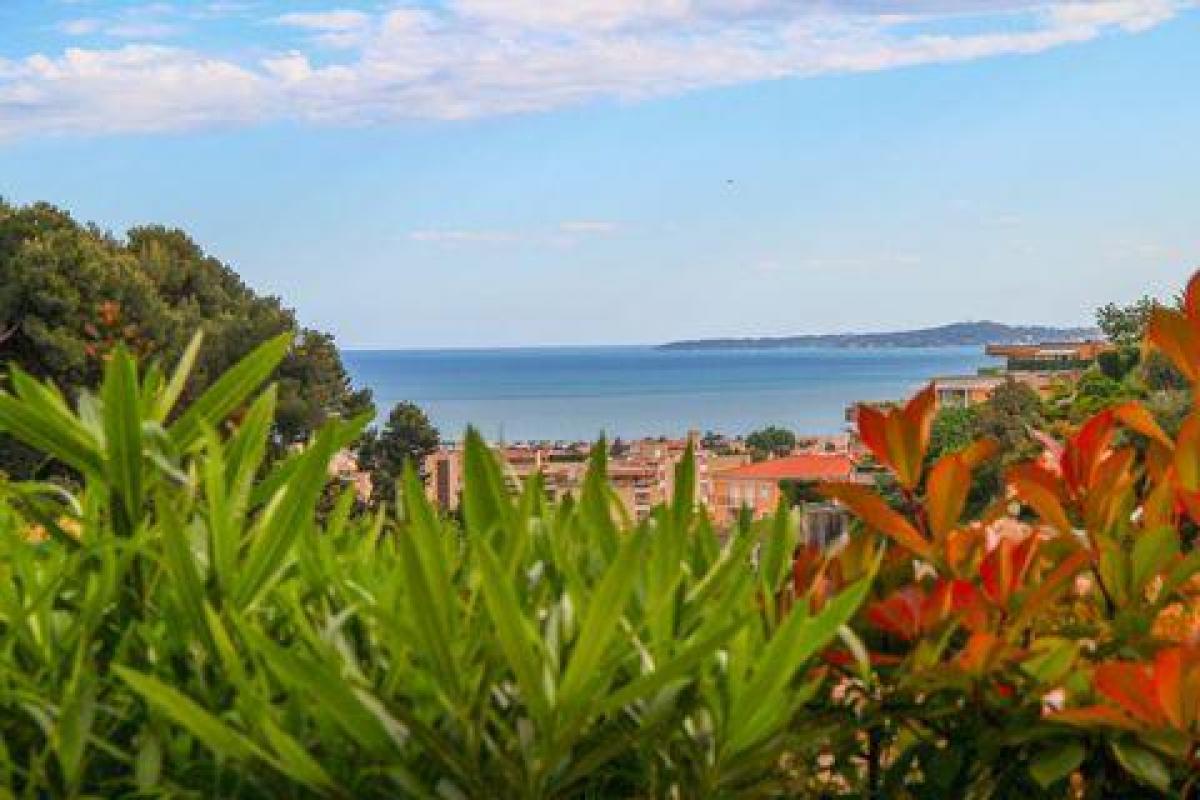 3 bedrooms Condo in Saint-Laurent-du-Var, France No. 3109