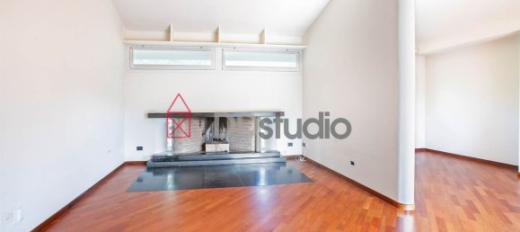 4-salle Penthouse à Mozzo, Italy No. 188319 2