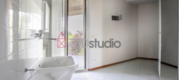 4-salle Penthouse à Mozzo, Italy No. 188319 17