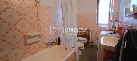 2-salle Appartement à Albino, Italy No. 234882 18
