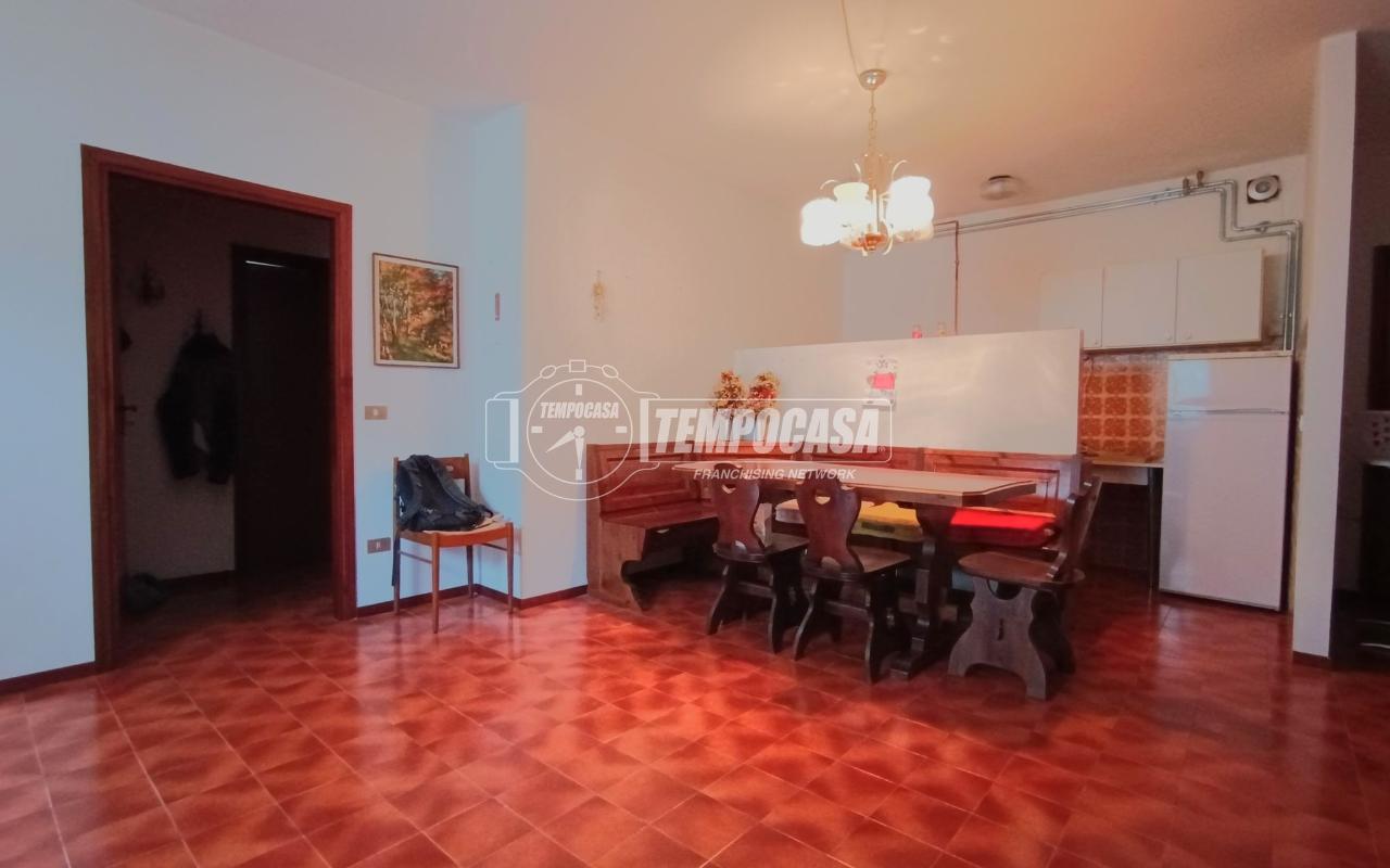2-salle Appartement à Albino, Italy No. 234882