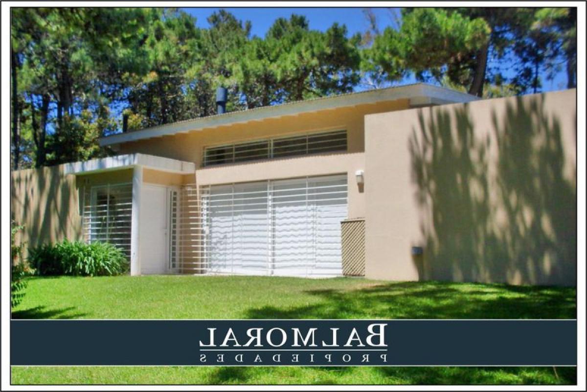 3 bedrooms House in Mar del Plata, Argentina No. 91866