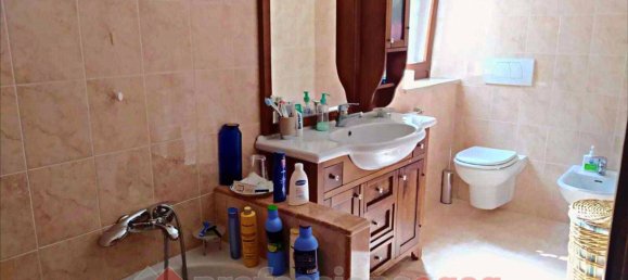 3 Schlafzimmer Villa in Perugia, Italy, Nr. 5557 9