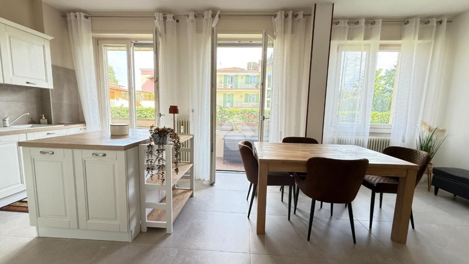 3غرفة شقة في Desenzano del Garda, Italy رقم 311871