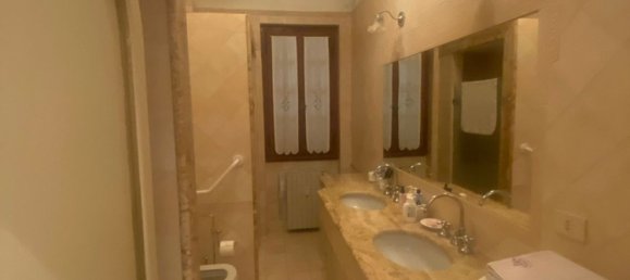 7 rooms Apartment in Arezzo, Italy No. 45015 13