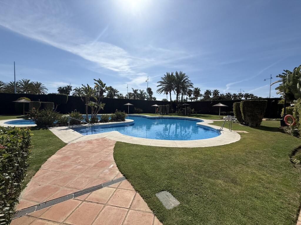 Apartamento de 2 dormitorios en Marbella, Spain No. 122604