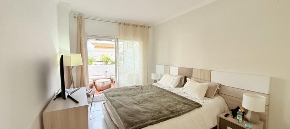 Apartamento de 2 dormitorios en Marbella, Spain No. 122604 11
