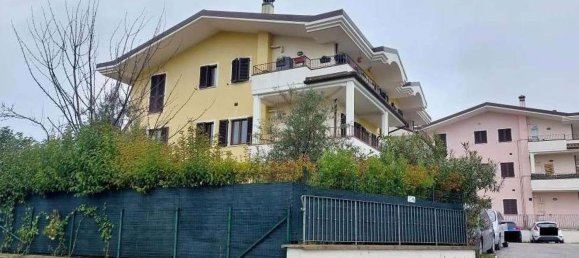 4-salle Appartement à San Costanzo, Italy No. 90381 2