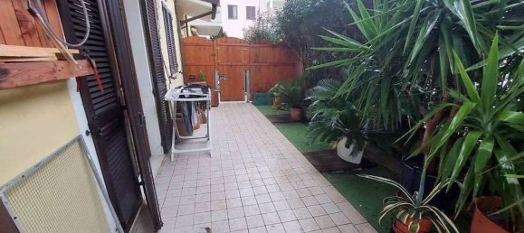 4-salle Appartement à San Costanzo, Italy No. 90381 9