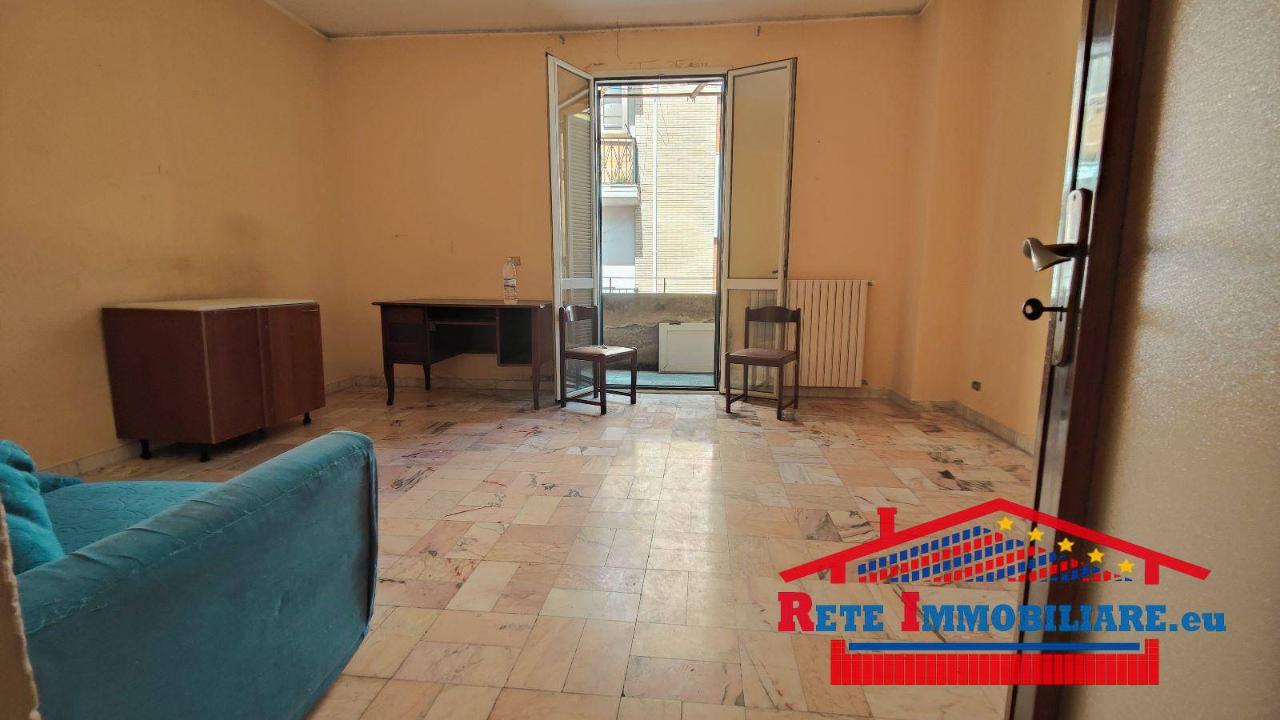 4 rooms Apartment in Cosenza, Italy No. 165587