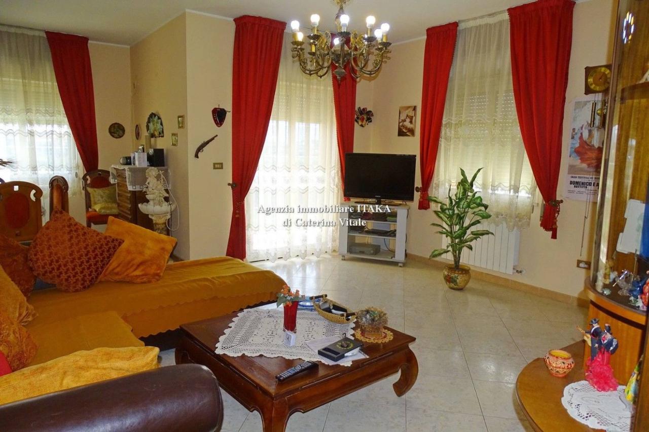 6غرفة شقة في Palermo, Italy رقم 33184