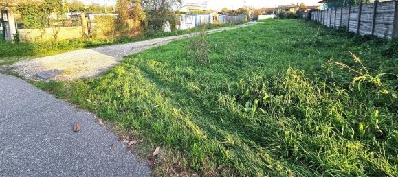 Terreno en Parabiago, Italy 1400 m² No. 79897 3