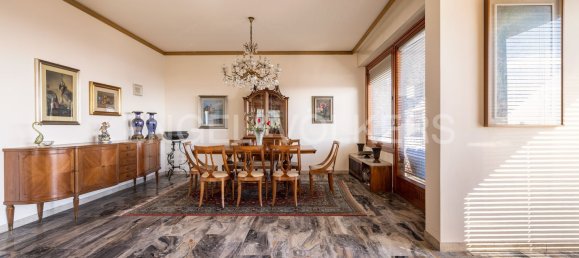 Вилла с 10 комнатами в Варесе, Италия № 139855 18