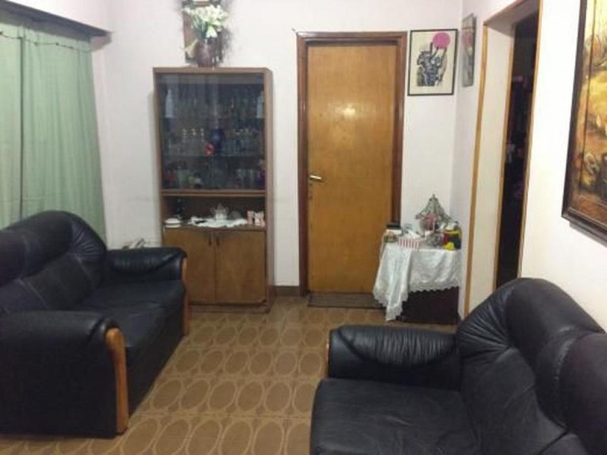 3 bedrooms House in Moron, Argentina No. 12821