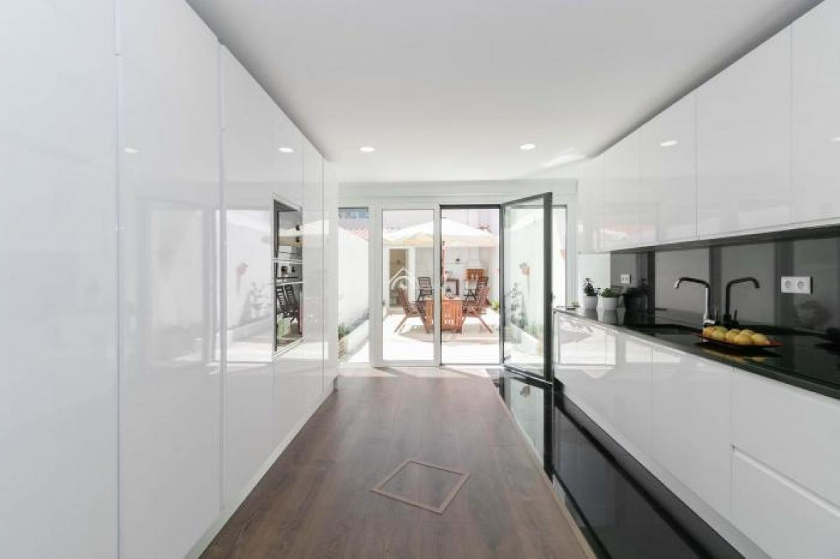 4 bedrooms Villa in Lisbon, Portugal No. 4923