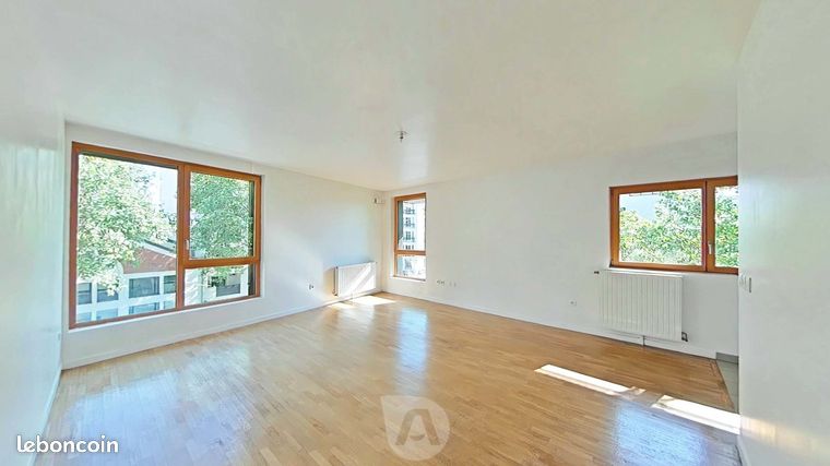 Apartamento de 3 dormitorios en Seine-Saint-Denis, France No. 356337