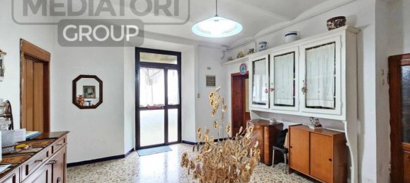 7 rooms House in Serravalle Pistoiese, Italy No. 31556 4