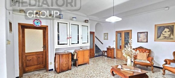 7 rooms House in Serravalle Pistoiese, Italy No. 31556 3