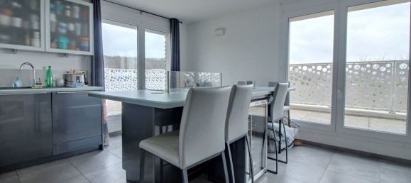 Dúplex de 3 dormitorios en Aubergenville, France No. 164112 12