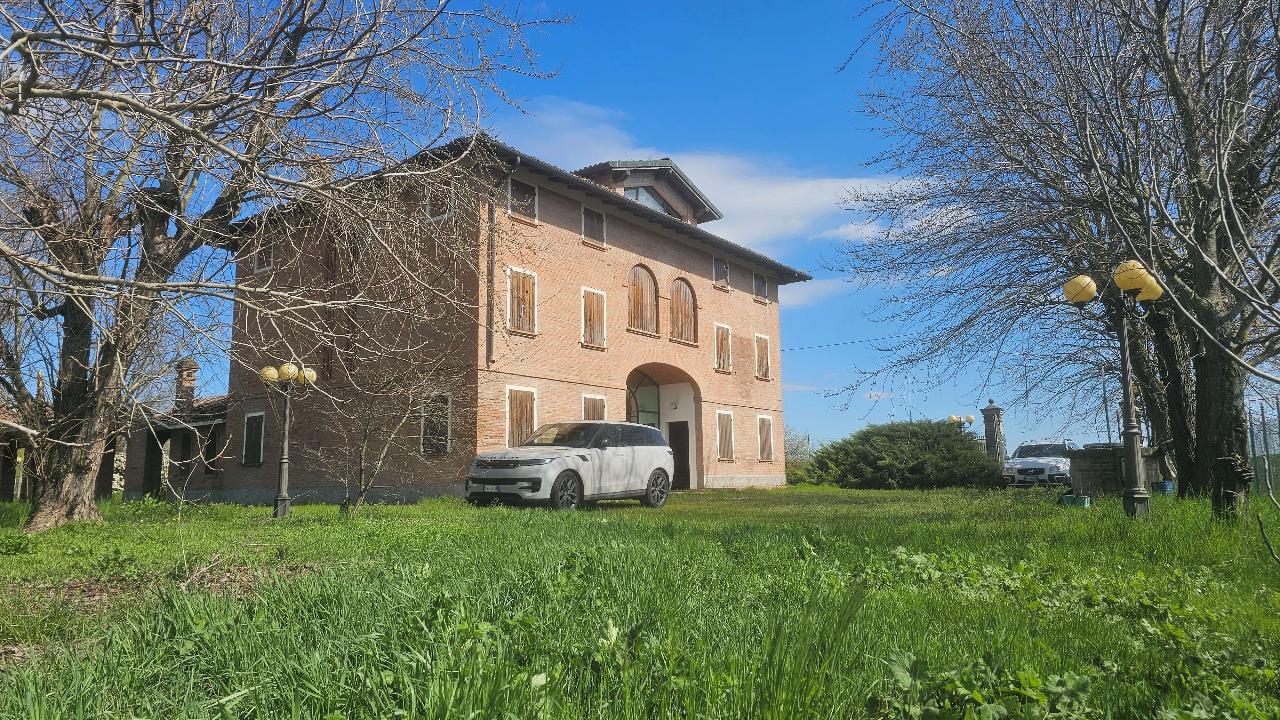 6-Zimmer Villa in Rubiera, Italy, Nr. 14793