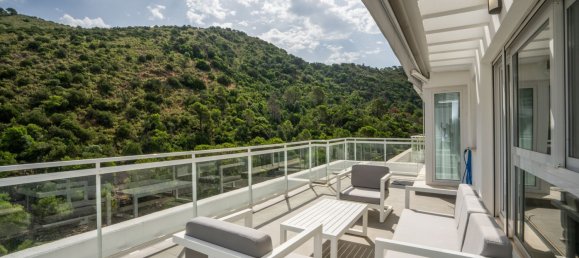 3 bedrooms Penthouse in Benahavis, Spain No. 152987 3