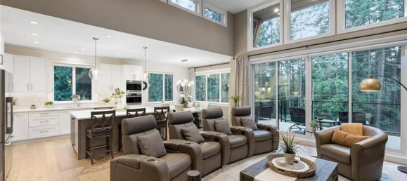 4 bedrooms House in British Columbia, Canada No. 1209 2