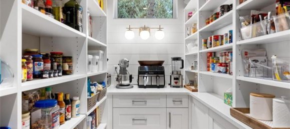 4 bedrooms House in British Columbia, Canada No. 1209 5