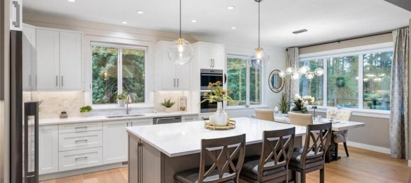 4 bedrooms House in British Columbia, Canada No. 1209 3