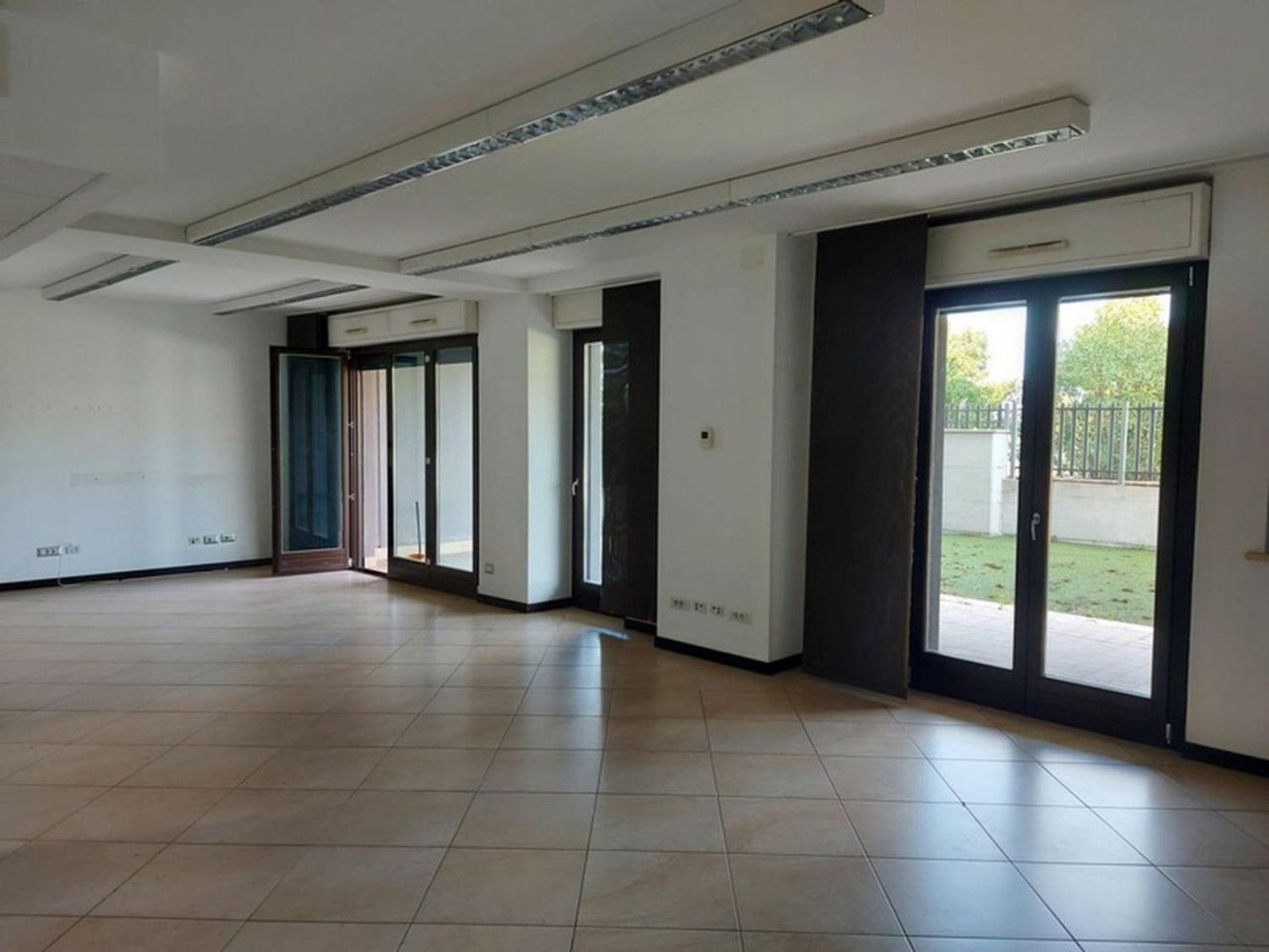 Офис 280м² в Рим, Италия № 372685