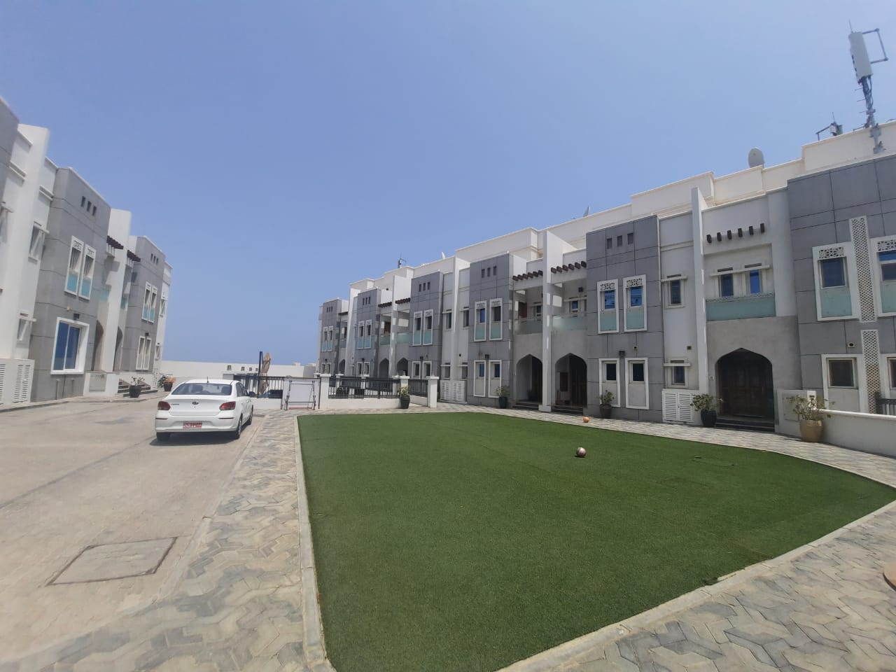 3 bedrooms Villa in Madinat as'Sultan Qaboos, Oman No. 1061