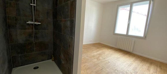 3 bedrooms House in Le Pellerin, France No. 340499 6