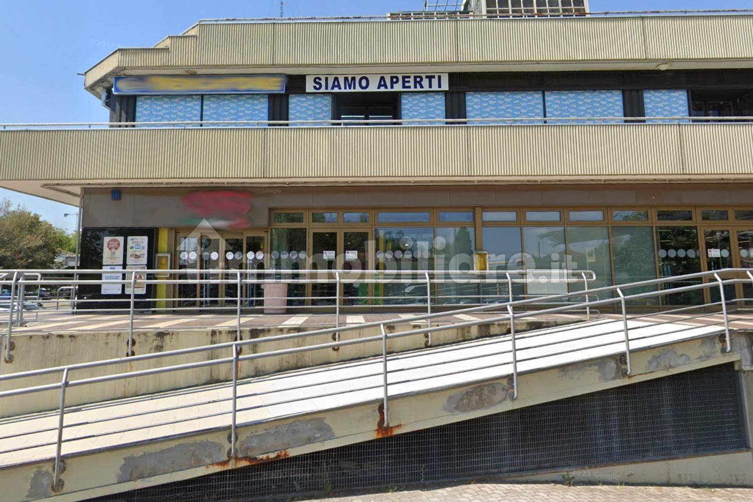 2286m² Commercial property in Modena, Italy No. 316130