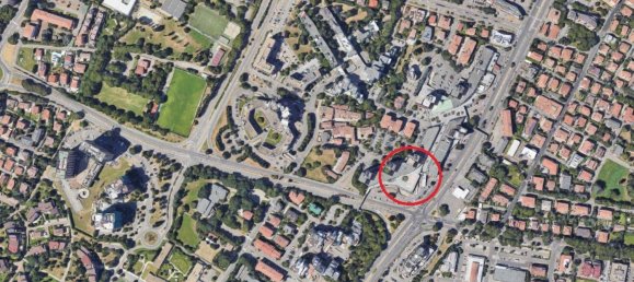 2286m² Commercial property in Modena, Italy No. 316130 8