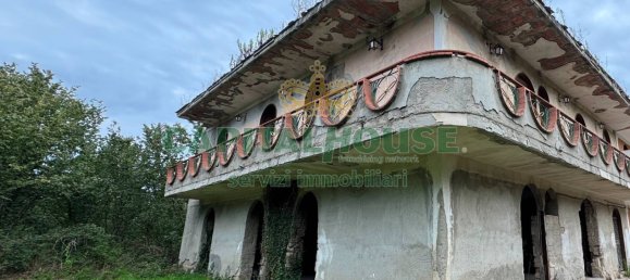 6 bedrooms House in Visciano, Italy No. 224033 13