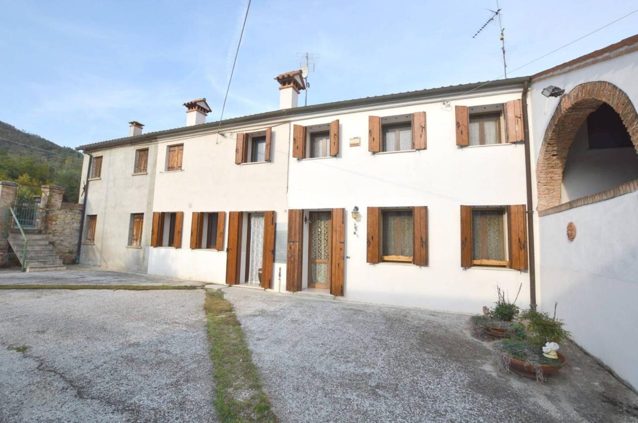 9 rooms House in Lozzo Atestino, Italy No. 107331