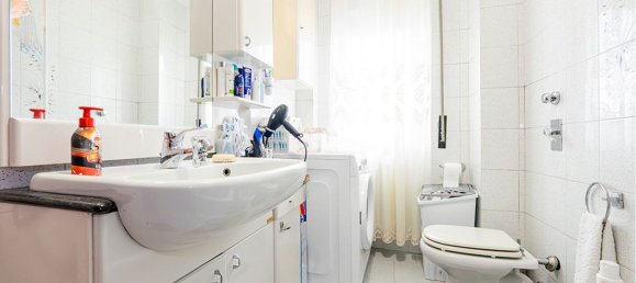 3-salle Appartement à Senago, Italy No. 154751 7