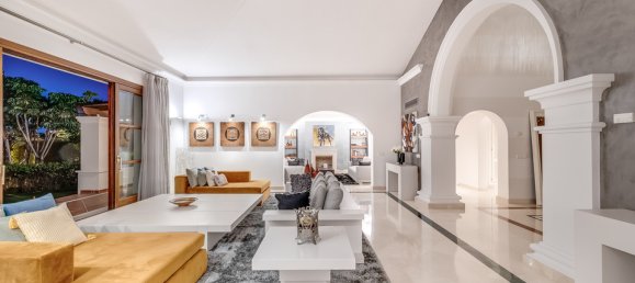 6 bedrooms Villa in Marbella, Spain No. 10060 5