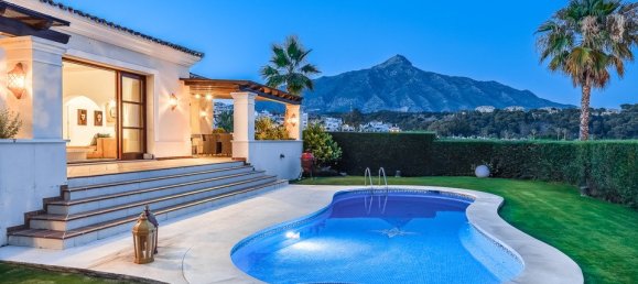 6 bedrooms Villa in Marbella, Spain No. 10060 9