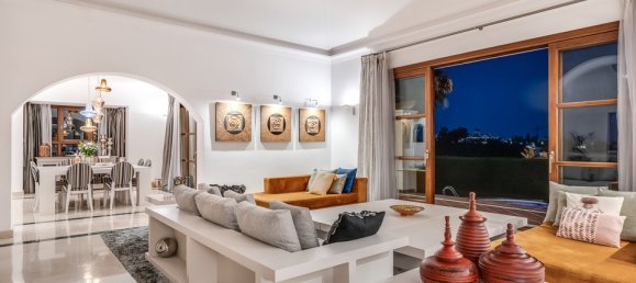 6 bedrooms Villa in Marbella, Spain No. 10060 3