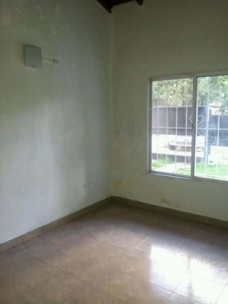 Casa T2 em Malvinas Argentinas, Argentina N.º 53324