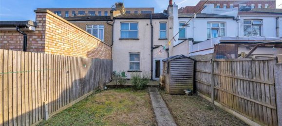 3 bedrooms House in Colindale, United Kingdom No. 7847 11