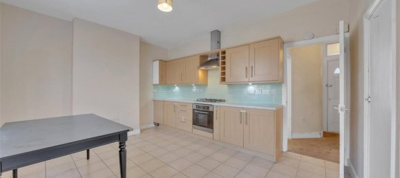 3 bedrooms House in Colindale, United Kingdom No. 7847 5