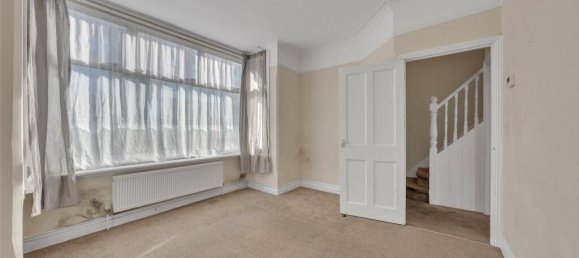 3 bedrooms House in Colindale, United Kingdom No. 7847 8