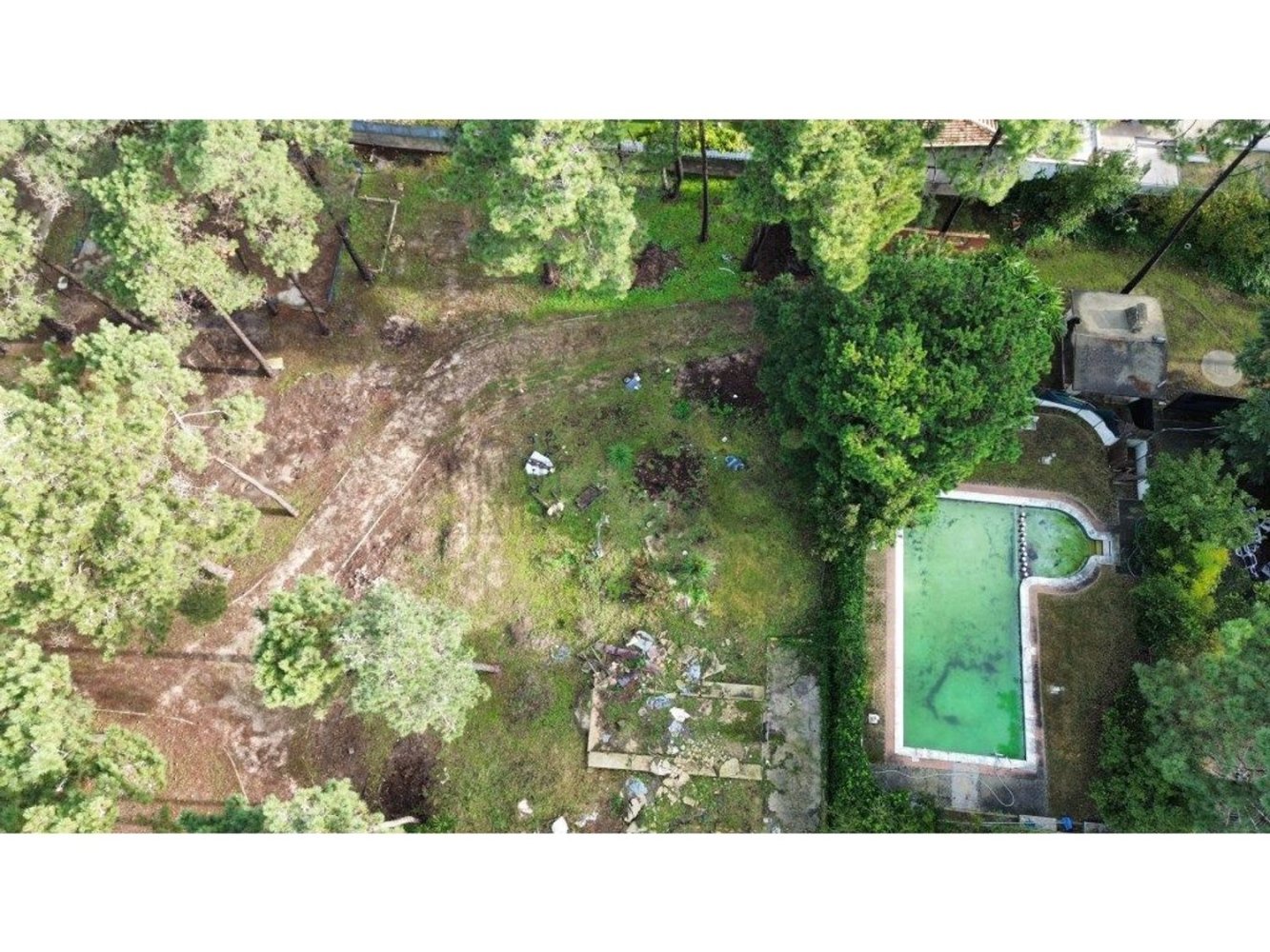  قطعة أرض في Almada, Portugal 2500متر مربع رقم 104600