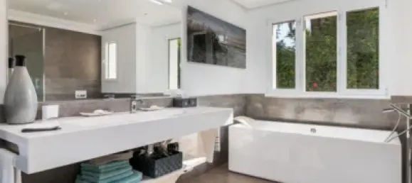 5 bedrooms Villa in Estepona, Spain No. 105630 11