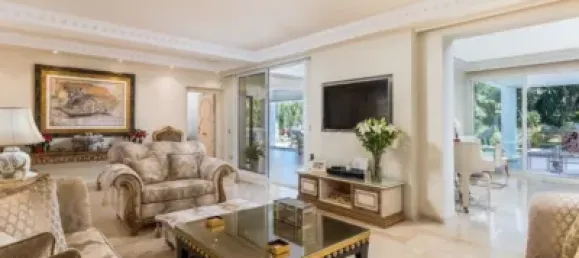 5 bedrooms Villa in Estepona, Spain No. 105630 2