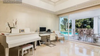 5 bedrooms Villa in Estepona, Spain No. 105630