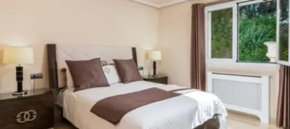 5 bedrooms Villa in Estepona, Spain No. 105630 9