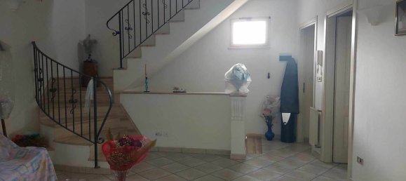 Дом с 6 комнатами в Наро, Италия № 115556 4